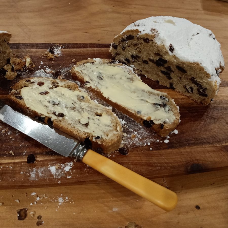 stollen ready to serve